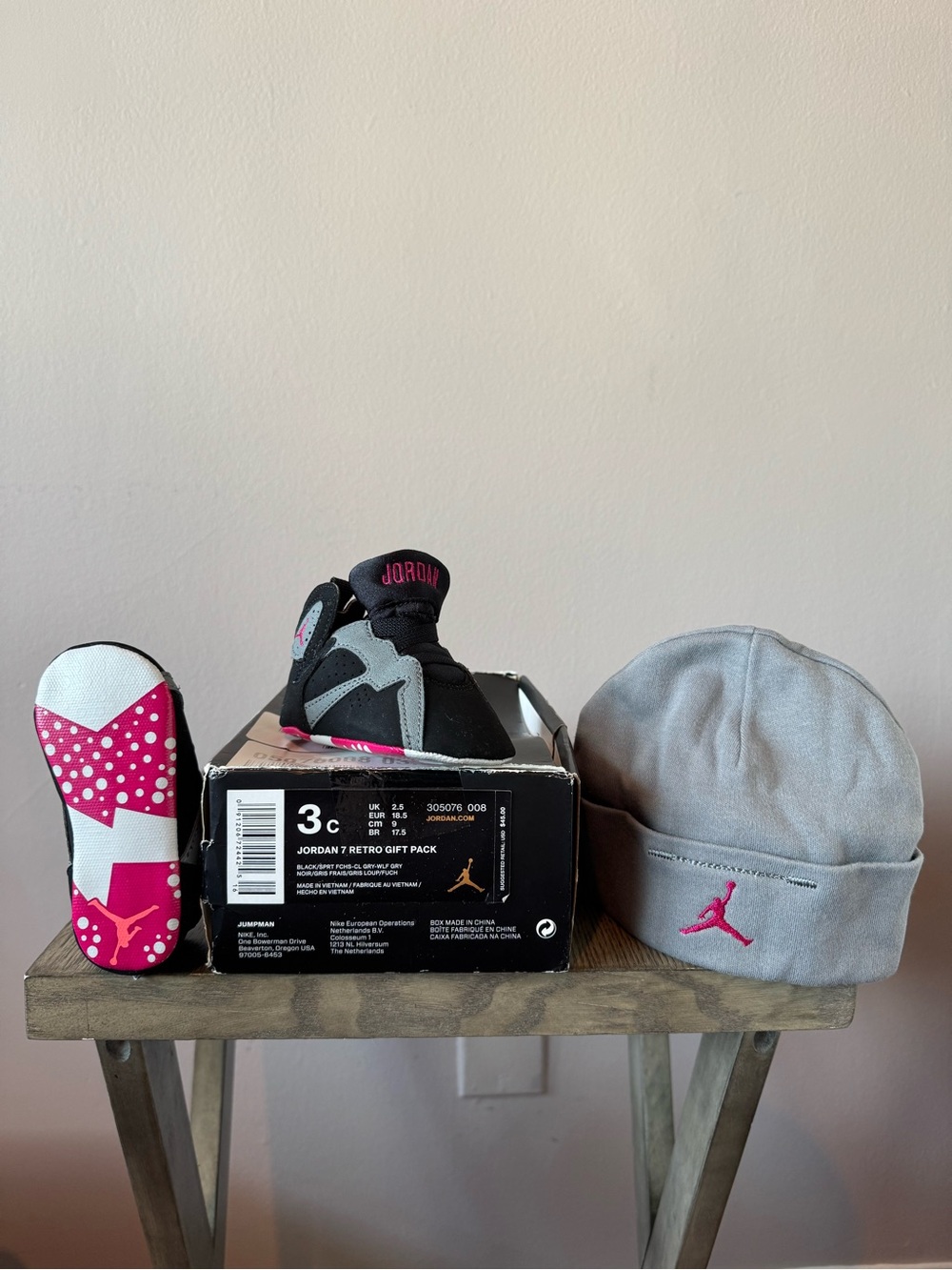 Nike Air Jordan Kids NIB Black Gray Soft Shoe and Hat‎ 7 Retro Gift Pack Size 3C
